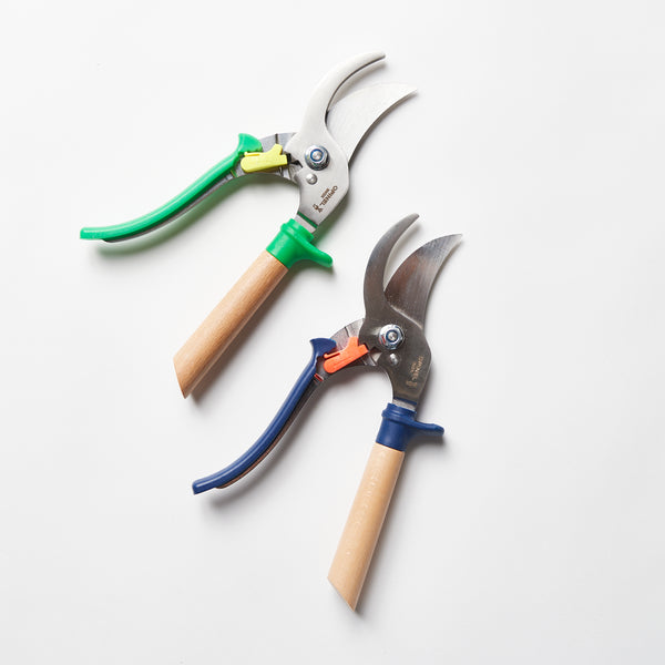 Garden shears wooden handle